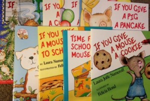 If You Give Book Pack (8 Paperback Books) Give A Dog A Donut / Give A Mouse A Cookie / If You Give a Cat a Cupcake / If You Give a Pig a Party / If You Give a Moose a Muffin / Take a Mouse to School / Take a Mouse to the Movies / Give A Pig a Pancake (If You Give A Mouse A Cookie)